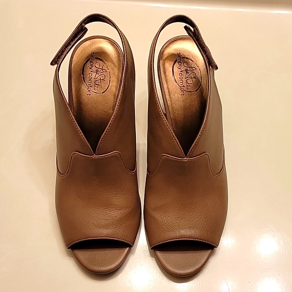LIKE NEW*** Life Stride Ciara Heels Size 8 1/2 - Picture 2 of 7